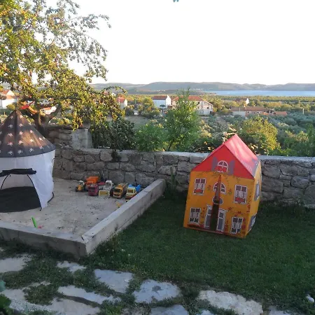 Guest house Apartman Hill Skradin