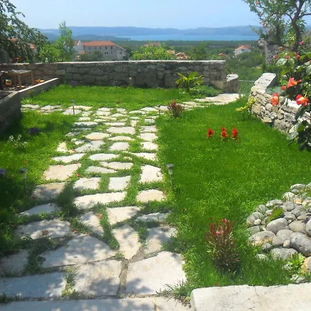 Guest house Apartman Hill